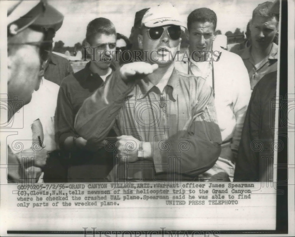 1956 Press Photo James Spearman Tells of His Helicopter Trip to the Grand Canyon