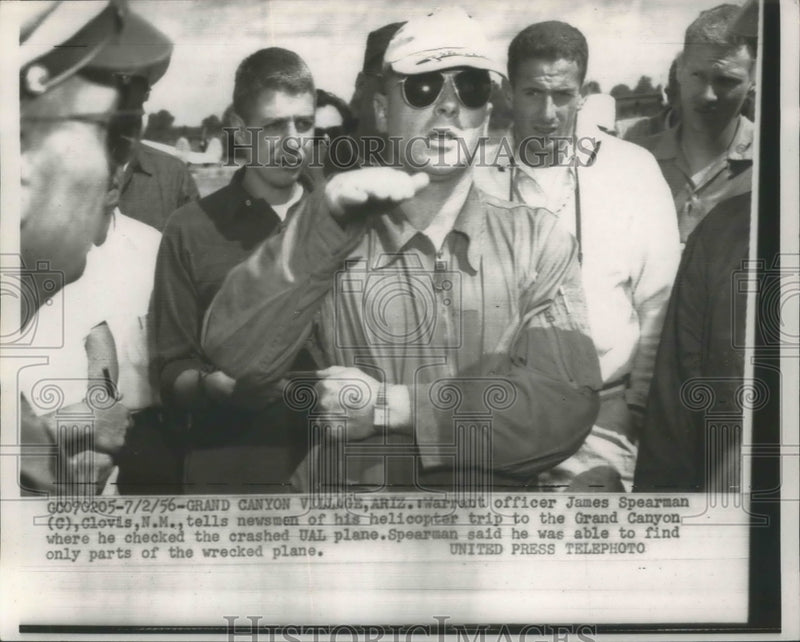 Load image into Gallery viewer, 1956 Press Photo James Spearman Tells of His Helicopter Trip to the Grand Canyon
