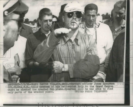 1956 Press Photo James Spearman Tells of His Helicopter Trip to the Grand Canyon