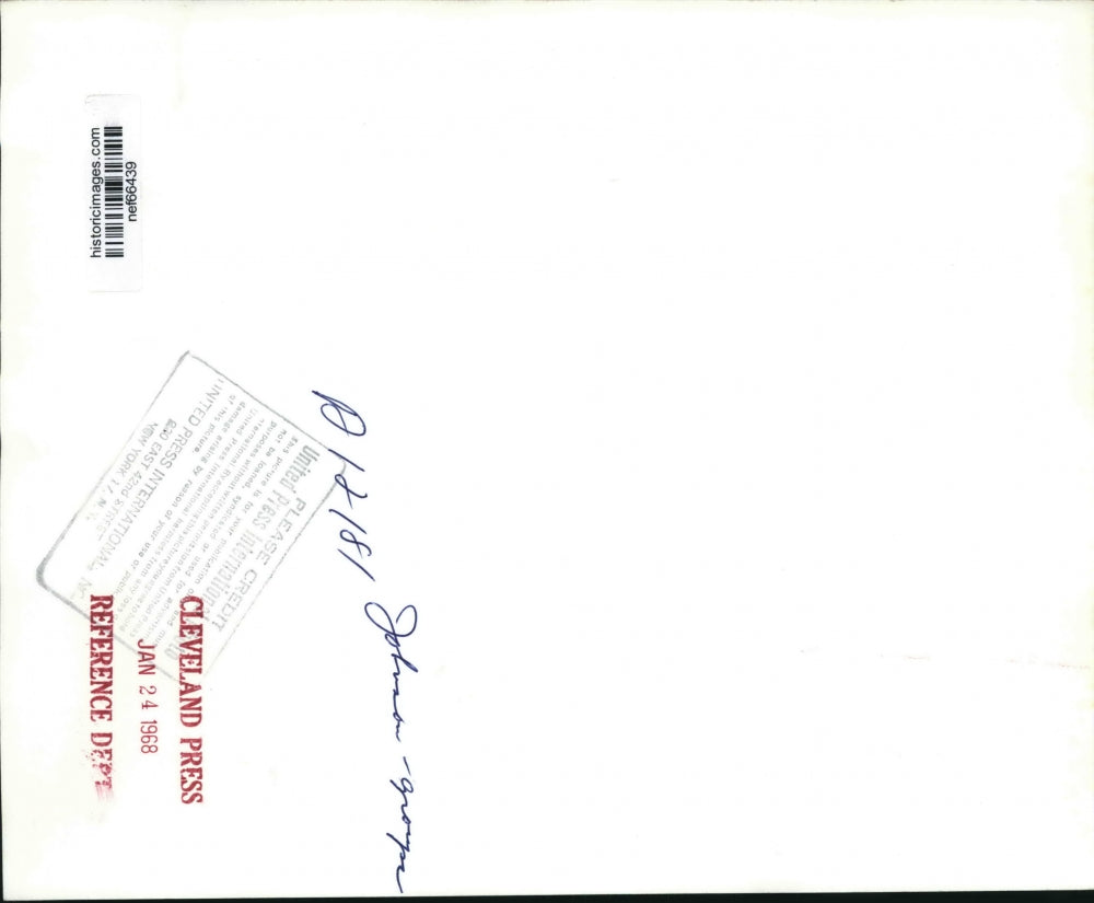 1968 Press Photo Pres Johnson Waves to Robert Weaven Leaving Meeting