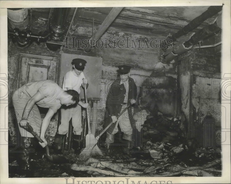 Load image into Gallery viewer, 1945 Press Photo Firemen Clean Up After Fire From Basement of House Office Bldg
