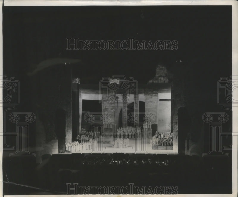 Load image into Gallery viewer, 1949 Press Photo Hundreds of Artists Are on Stage During Scene 2nd Act of Aida
