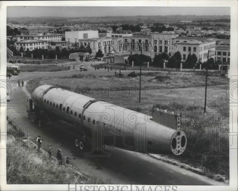 1957 Press Photo Fuselage of French &#39;Caravelle&#39; airplane Heading for First Bath- Historic Images