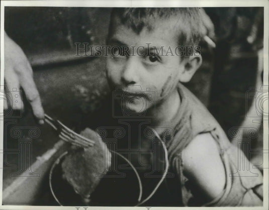 1963 Press Photo Italian Boy Receives Ration From American Relief Center