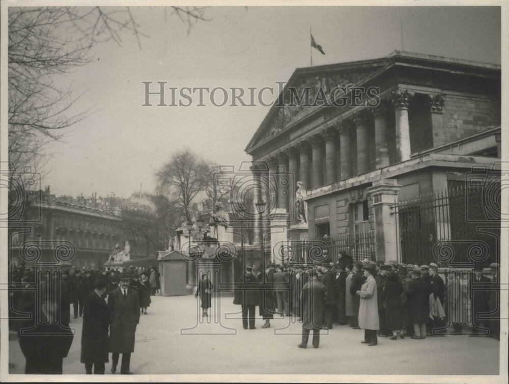 1937 Press Photo Crowd gathered in front of the Chamber of Deputies in Paris- Historic Images