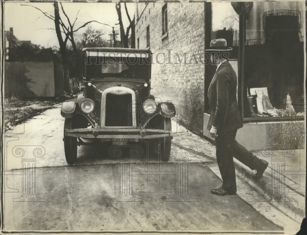 1926 Press Photo Stop and Look First Before Coming Out of an Alley - nef67255