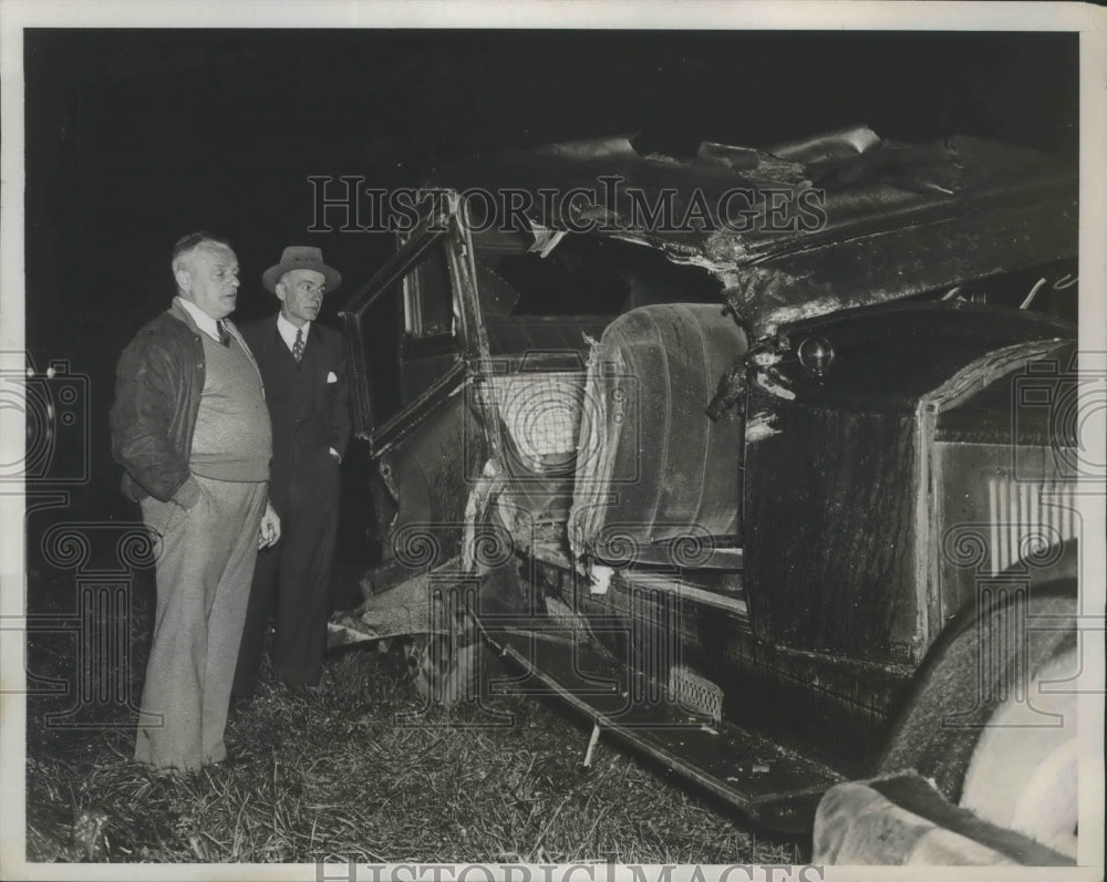 1934 Press Photo Side of Vehicle Literally Stripped Off When it Hit a Parked Car- Historic Images