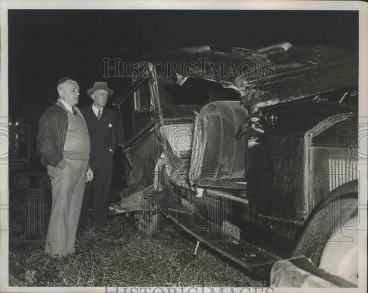 1934 Press Photo Side of Vehicle Literally Stripped Off When it Hit a Parked Car- Historic Images