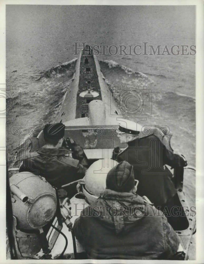 1962 Press Photo Officers on Bridge of Soviet Submarine Run Through Practice- Historic Images