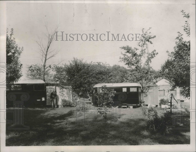Load image into Gallery viewer, 1936 Press Photo Parlor of a Hotel so Old That No One Knows its Name - nef67576
