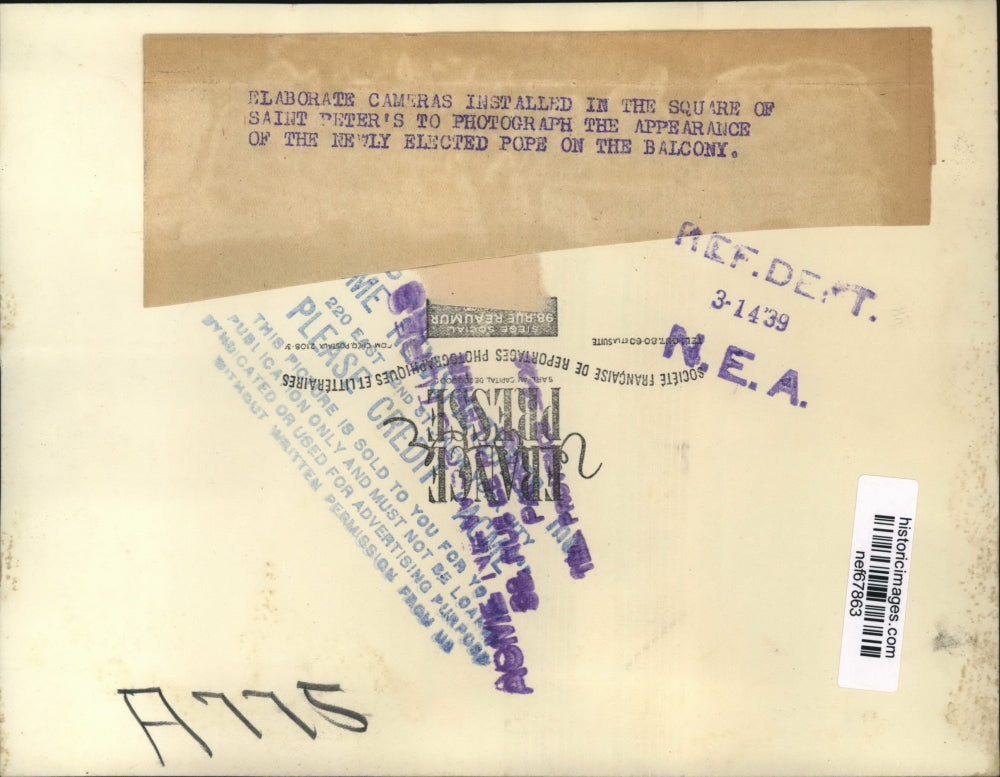 1939 Press Photo Cameras Catch Appearance of Newly Elected Pope n the Balony