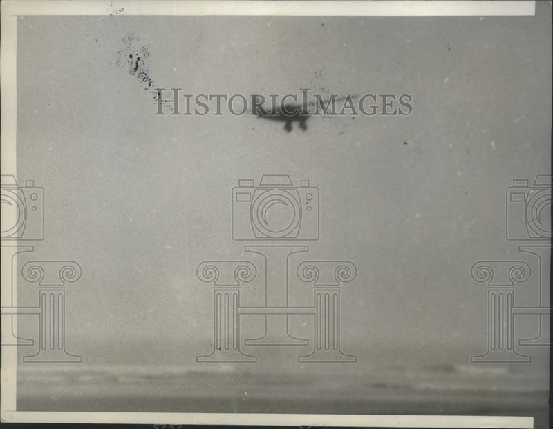 Load image into Gallery viewer, 1929 Press Photo The "Pathfinder" Piloted by Roger G Williams Points Toward Rome
