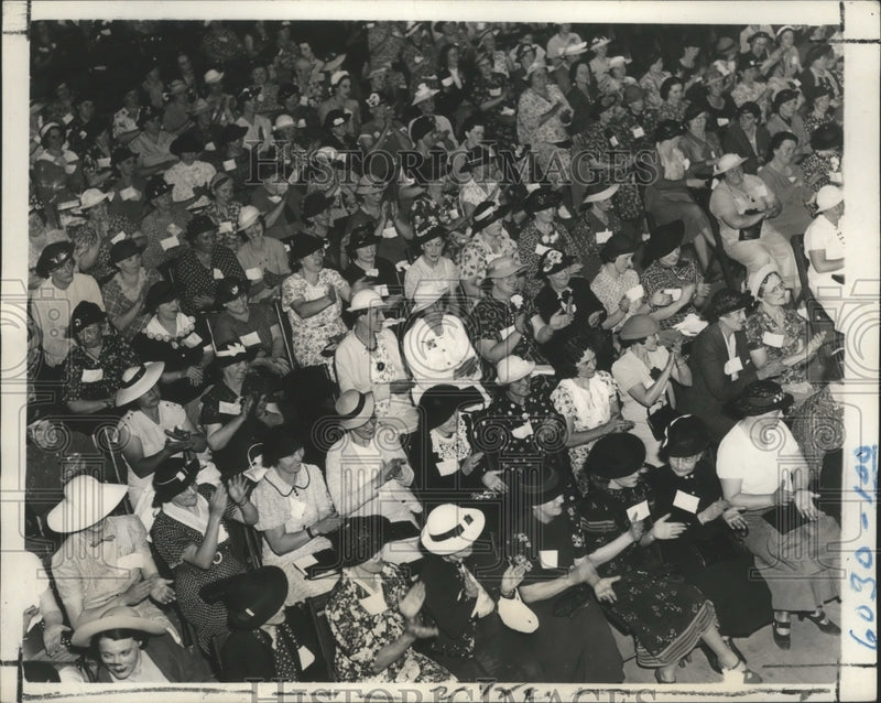 Load image into Gallery viewer, 1937 Press Photo Women attend a Mass meeting in back to back movement in Warren
