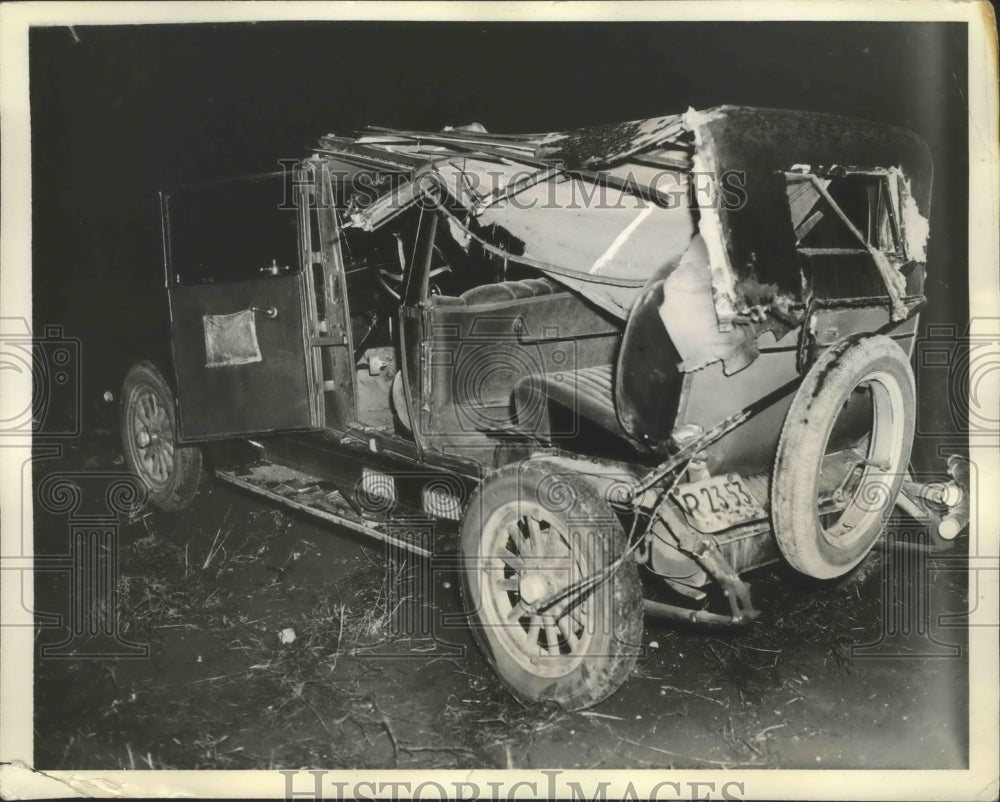 1935 Press Photo Car accident at Jericho Long Island, struck by a truck- Historic Images