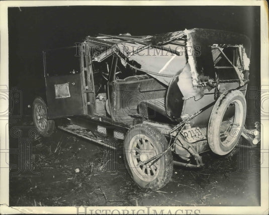1935 Press Photo Car accident at Jericho Long Island, struck by a truck- Historic Images