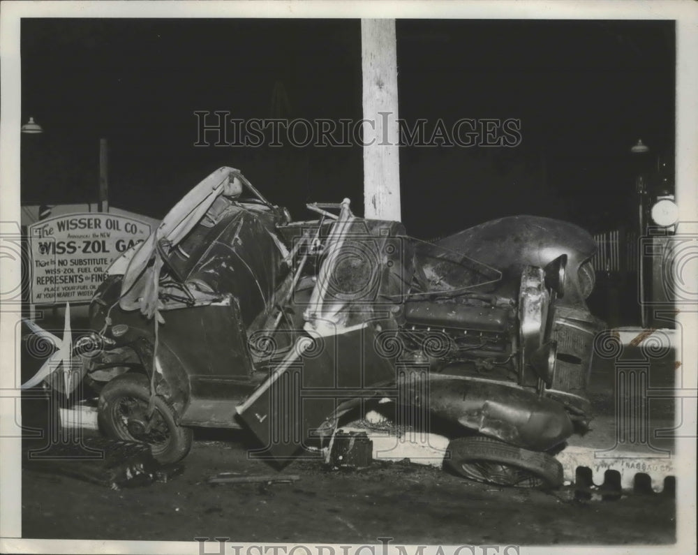 1935 Press Photo Four hurt when car crashed at Main and Franklin Streets Garden