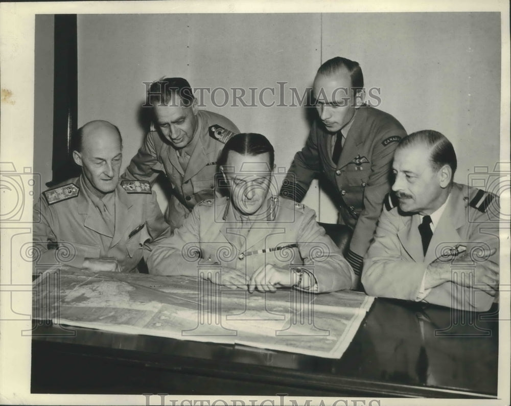 1943 Press Photo Members of British Mission in Wash. to aid War against Japan