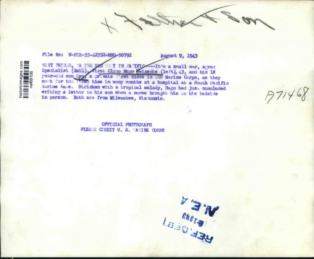 1943 Press Photo Hugo Heinecke & Son Ray Meet at a South Pacific Marine Base