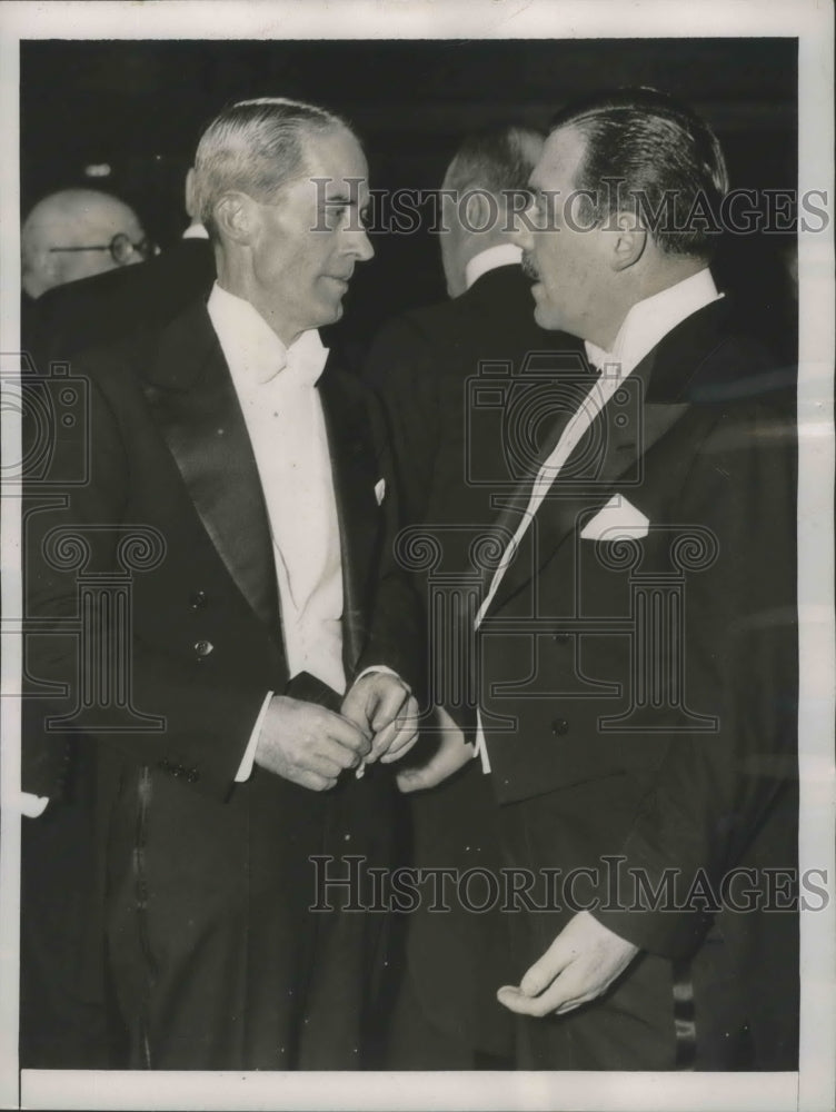 Load image into Gallery viewer, 1937 Press Photo Marvin McIntyre, Sec to Pres.Roosevelt and Grover A.Whalen
