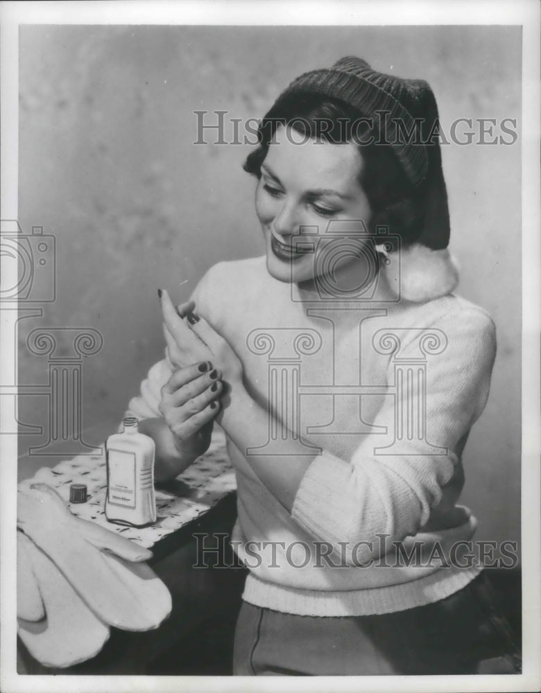 1950 Press Photo Applying Lotion - nef68381