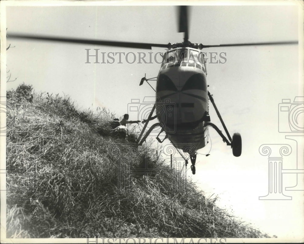 1959 Press Photo Sikorsky S-58 found a landing plane on Puerto Rico's Terrain