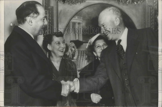 1955 Press Photo Pres. Dwight Eisenhower greets Pres Luis Batlle of Uruguay