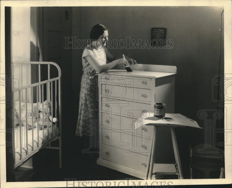 Load image into Gallery viewer, 1939 Press Photo Painting a Dresser , The Photocraft Co. - nef69235
