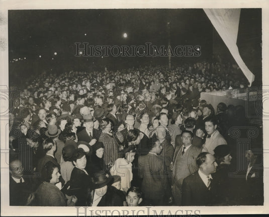 1938 Press Photo Crowds Cheer Daladier At Unknown Soldier's Tomb In Paris