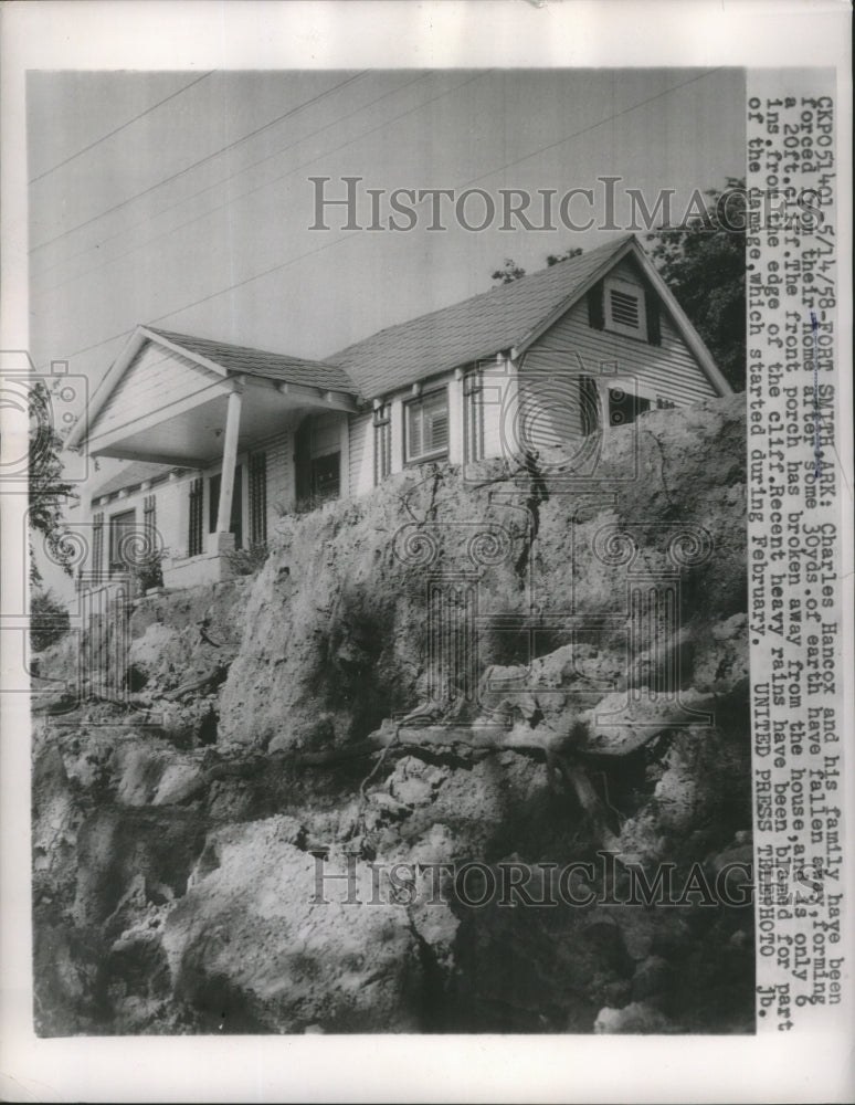 1958 Press Photo Hancox Family Forced to Flee Home Due in Part to Heavy Rains