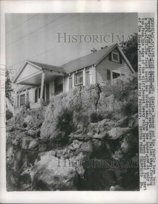 1958 Press Photo Hancox Family Forced to Flee Home Due in Part to Heavy Rains