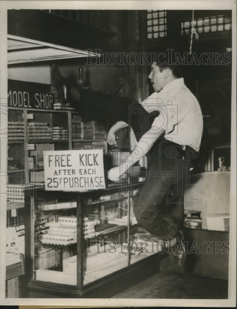 1938 Press Photo Bill Ray Gives Free Kick With Purchase at Model Airplane Store
