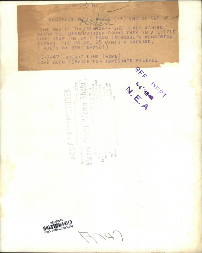 Load image into Gallery viewer, 1947 Press Photo Miss Murdock Finds Hairpins for 25 Cents at Istanbul's Bazaar
