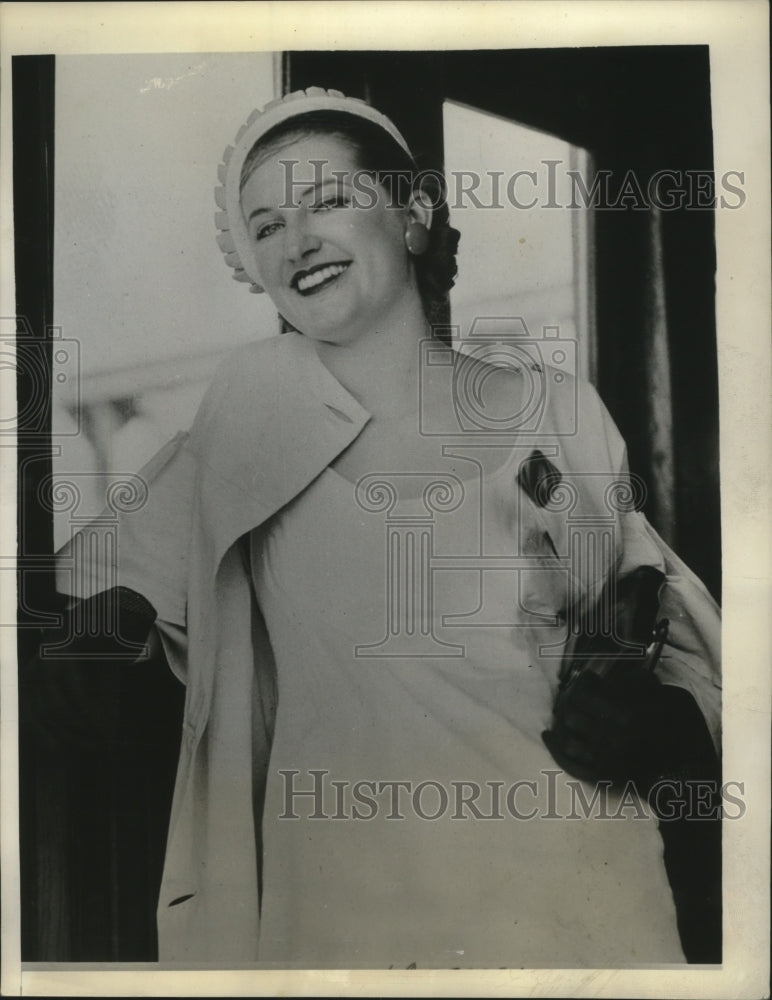 1934 Press Photo Mrs. L. W. Smythe on Liner Santa Teresa traveling East from L A