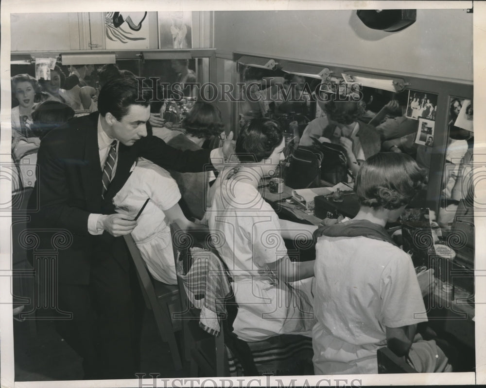 1949 Press Photo Hairdresser Serge Simon Checks the Latest Paris Hairdos