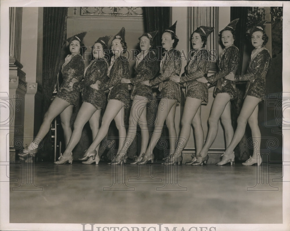 1936 Press Photo Members of the Song Chorus present their numbers - nef70034