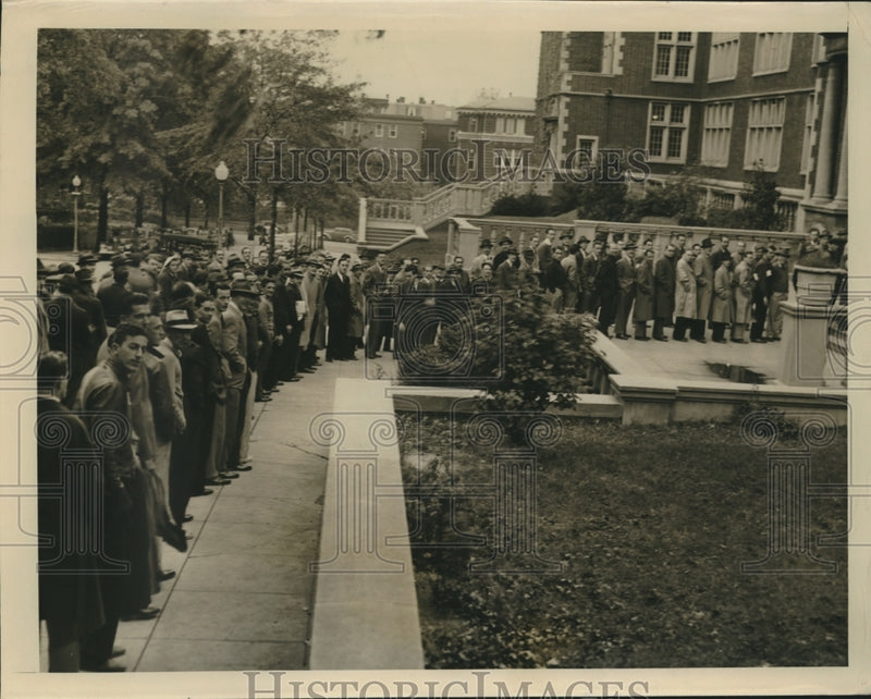 Load image into Gallery viewer, 1940 Press Photo Scene of Peacetime Draft registration at Central High School
