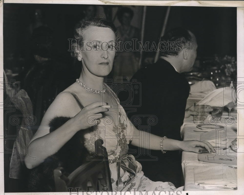 1938 Press Photo Mrs Phillip E Hill of London at Tropicaal ball in Palm Beach