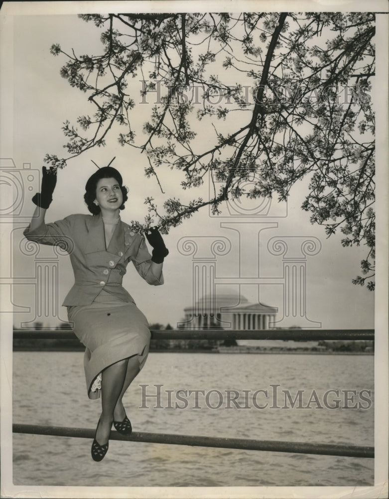 1951 Press Photo Jeannine Holland 1951 Maid of Cotton in Washington DC- Historic Images