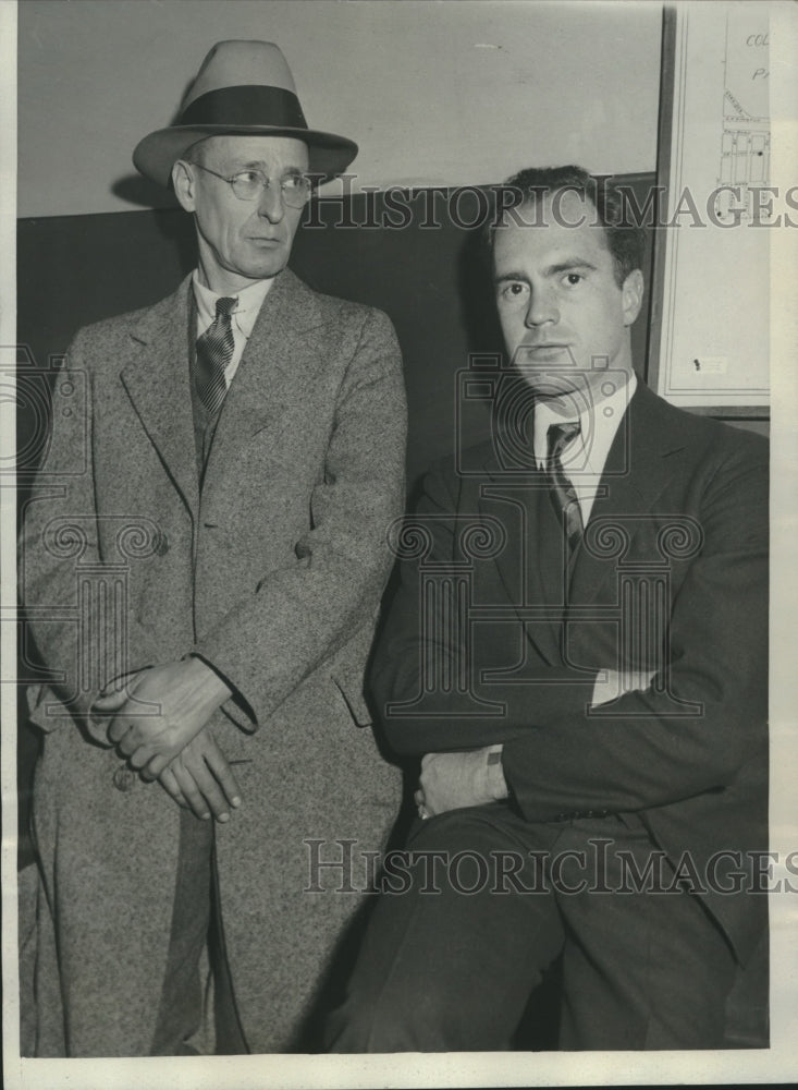 Load image into Gallery viewer, 1933 Press Photo Earle Wynekoop questioned for wife's murder and father in law
