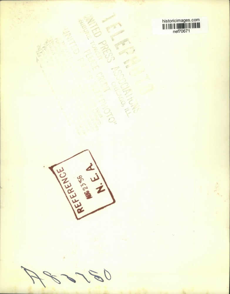 1956 Press Photo Vice-Pres. Richard Nixon posed with his family before boarding