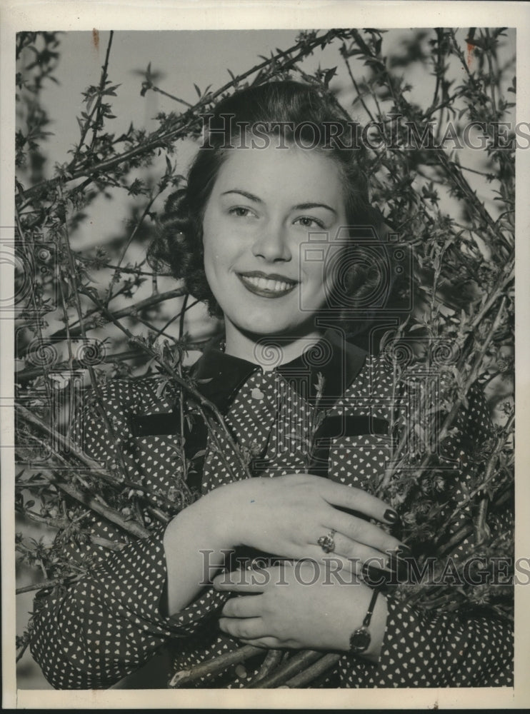 1941 Press Photo Eva June McIntire named Peach Blossom Queen - nef70726