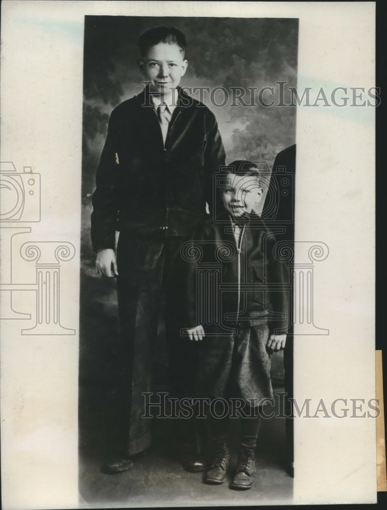 1934 Press Photo Donald Dillon who was tortured and killed shown with brother