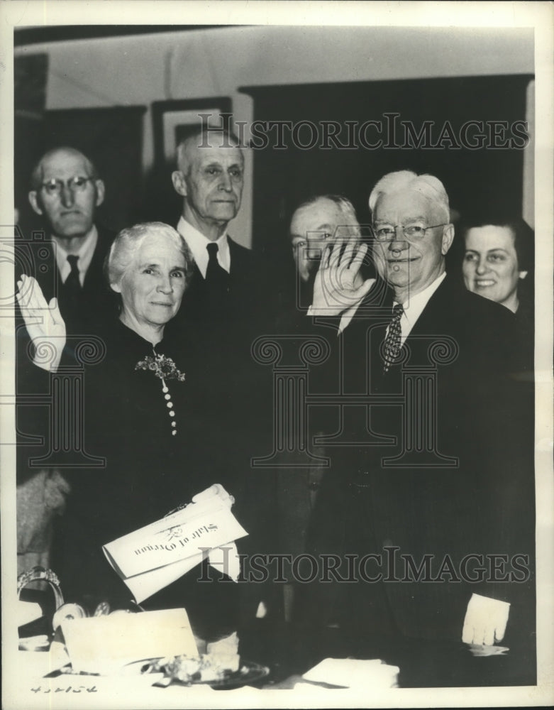 1938 Press Photo A. Evan Reames takes oath of office as United States Senator