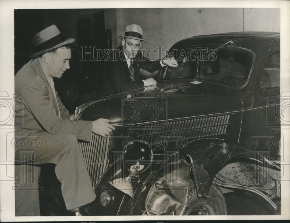 1937 Press Photo Detectives check smashed and bullet riddled car of auto thief