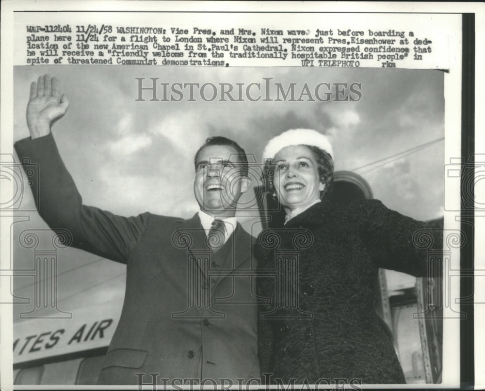 1958 Press Photo Vice Pres. Nixon and wife wave before boarding the plane