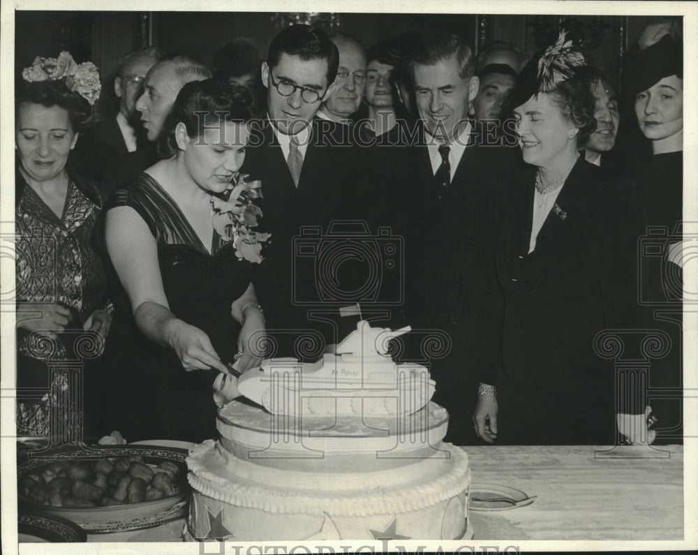 1943 Press Photo Russian revolution 26th anniversary at Embassy in DC