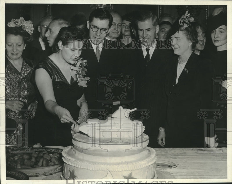 Load image into Gallery viewer, 1943 Press Photo Russian revolution 26th anniversary at Embassy in DC
