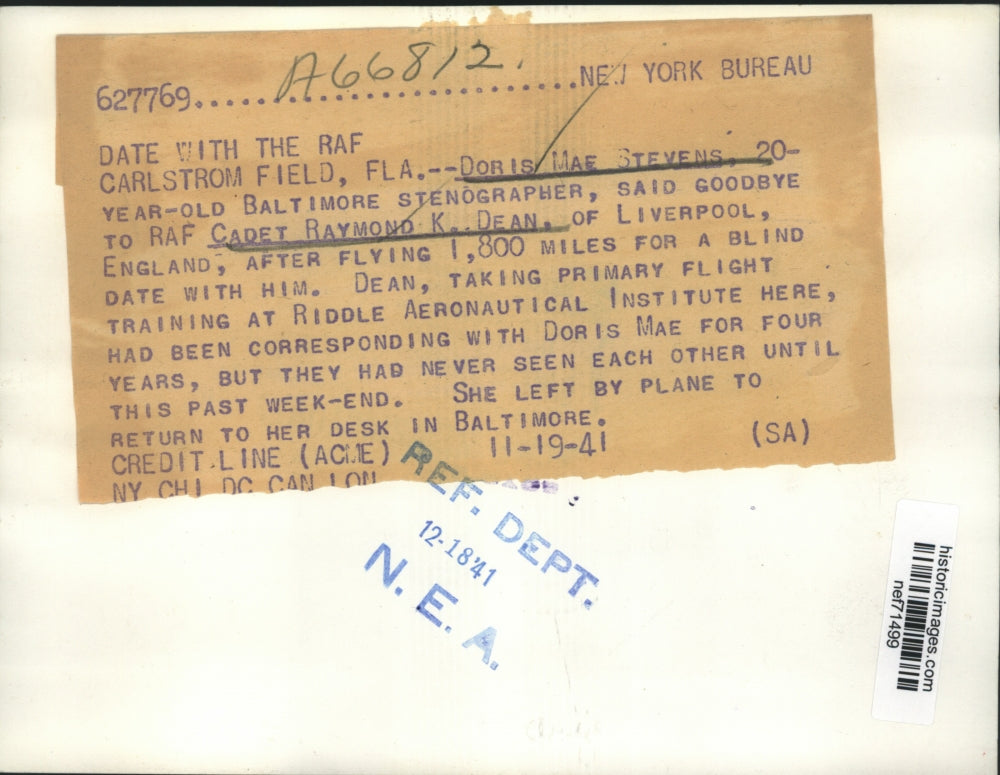 1941 Press Photo Doris Mae Stevens flies for blind date with Cadet Raymond Dean