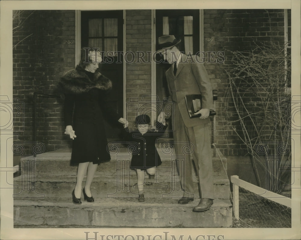 1940 Press Photo Mother and son walk Robert Jenkins Clark to the school campus- Historic Images