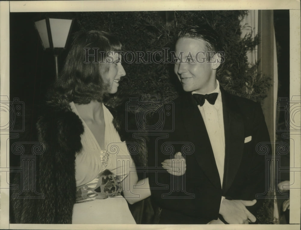 1938 Press Photo Sally Clark announces engagement with George McLanahan
